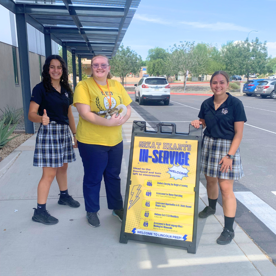 Teacher and students welcoming Teachers for Fall In Service